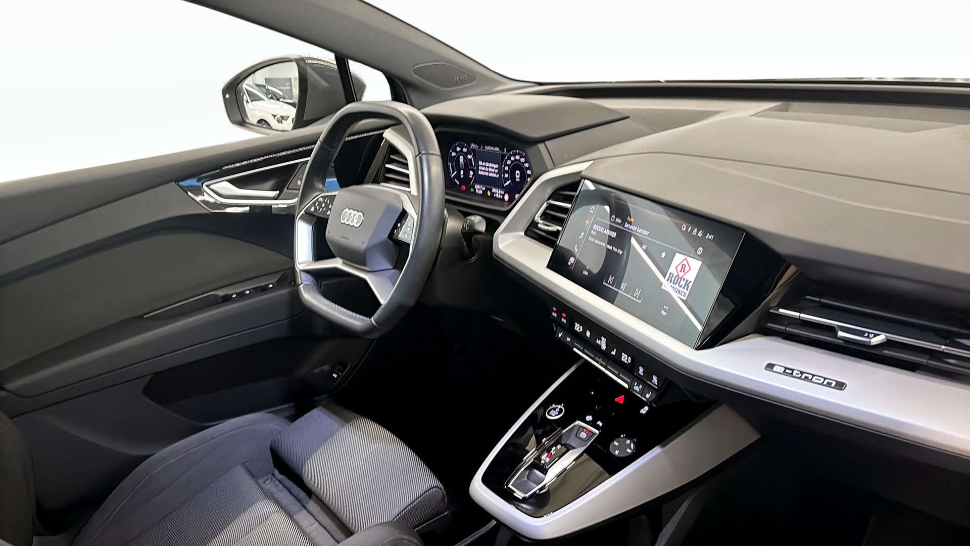 Audi Q4 e-tron YBL42U
