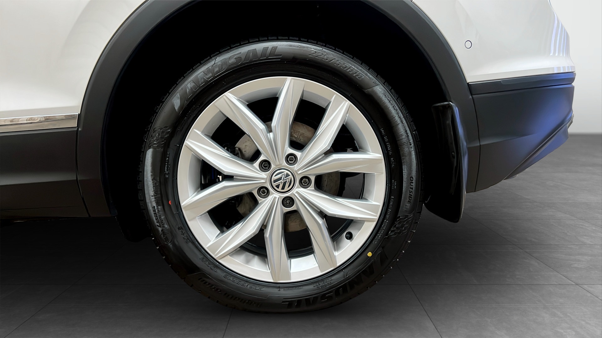 Volkswagen Tiguan YCF40Y