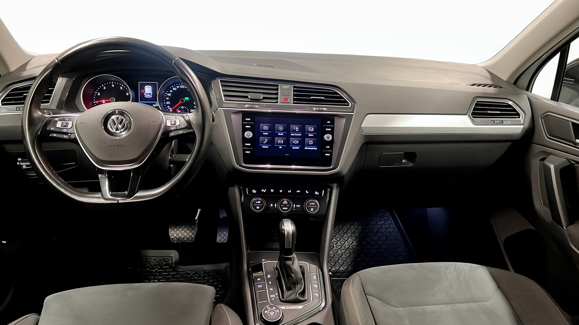 Volkswagen Tiguan YCF40Y