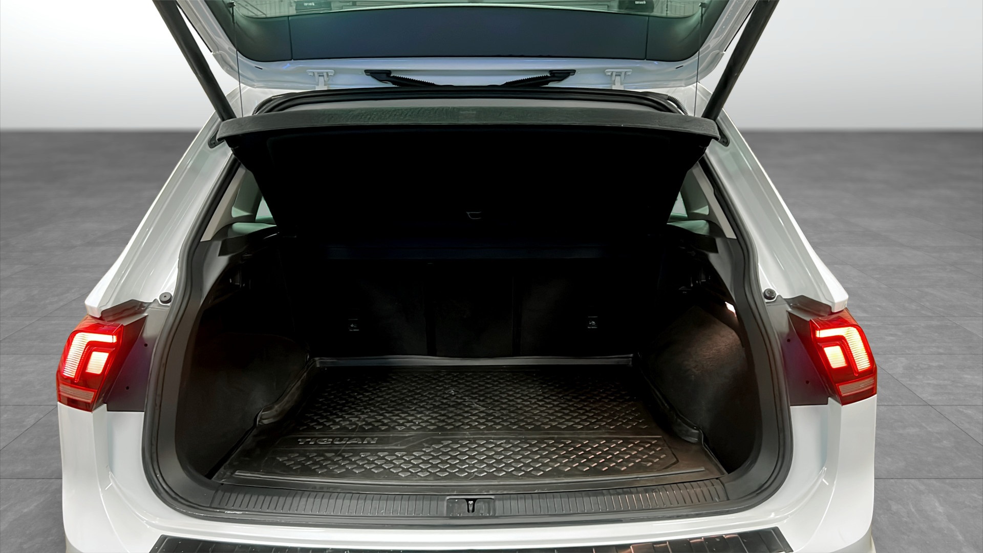 Volkswagen Tiguan YCF40Y