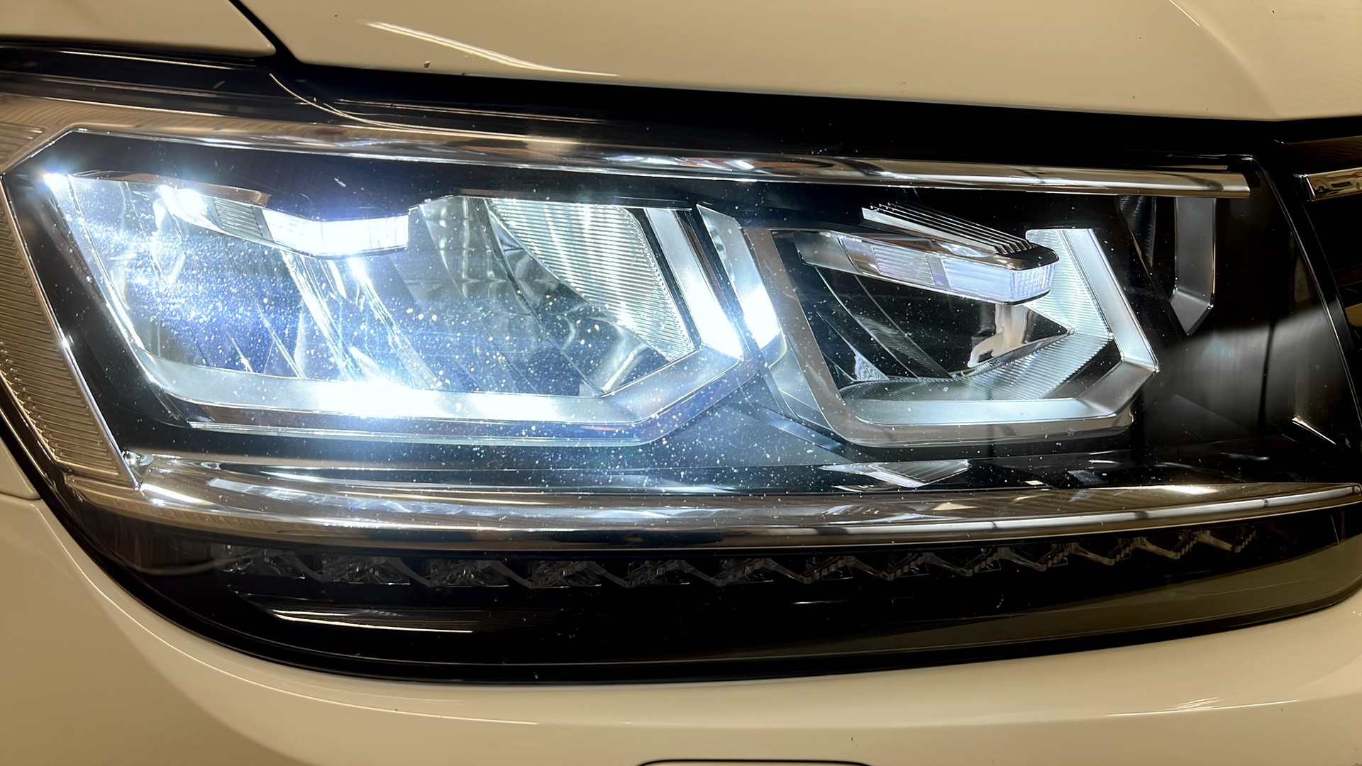Volkswagen Tiguan YCF40Y