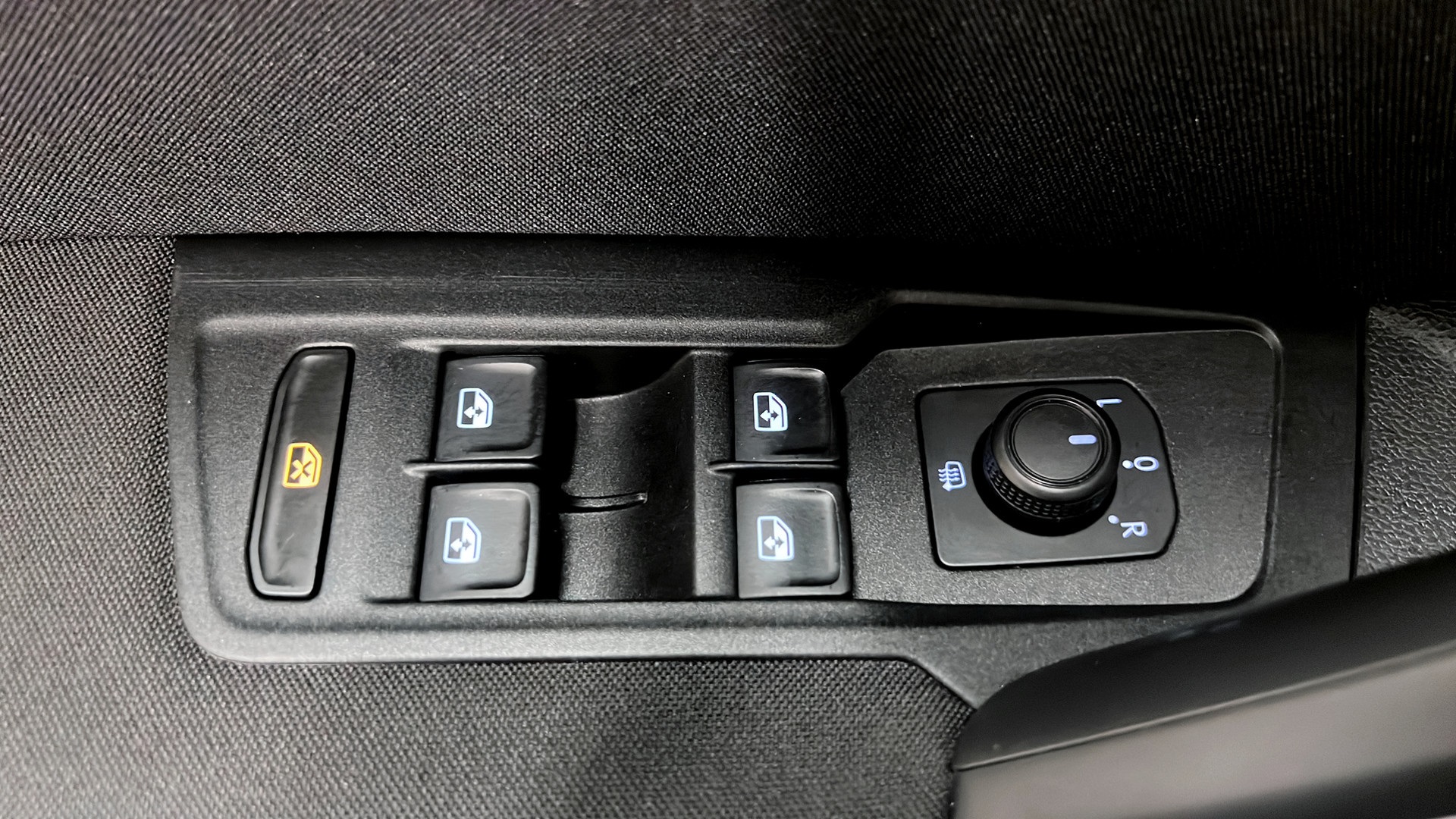 Volkswagen Tiguan YCF40Y