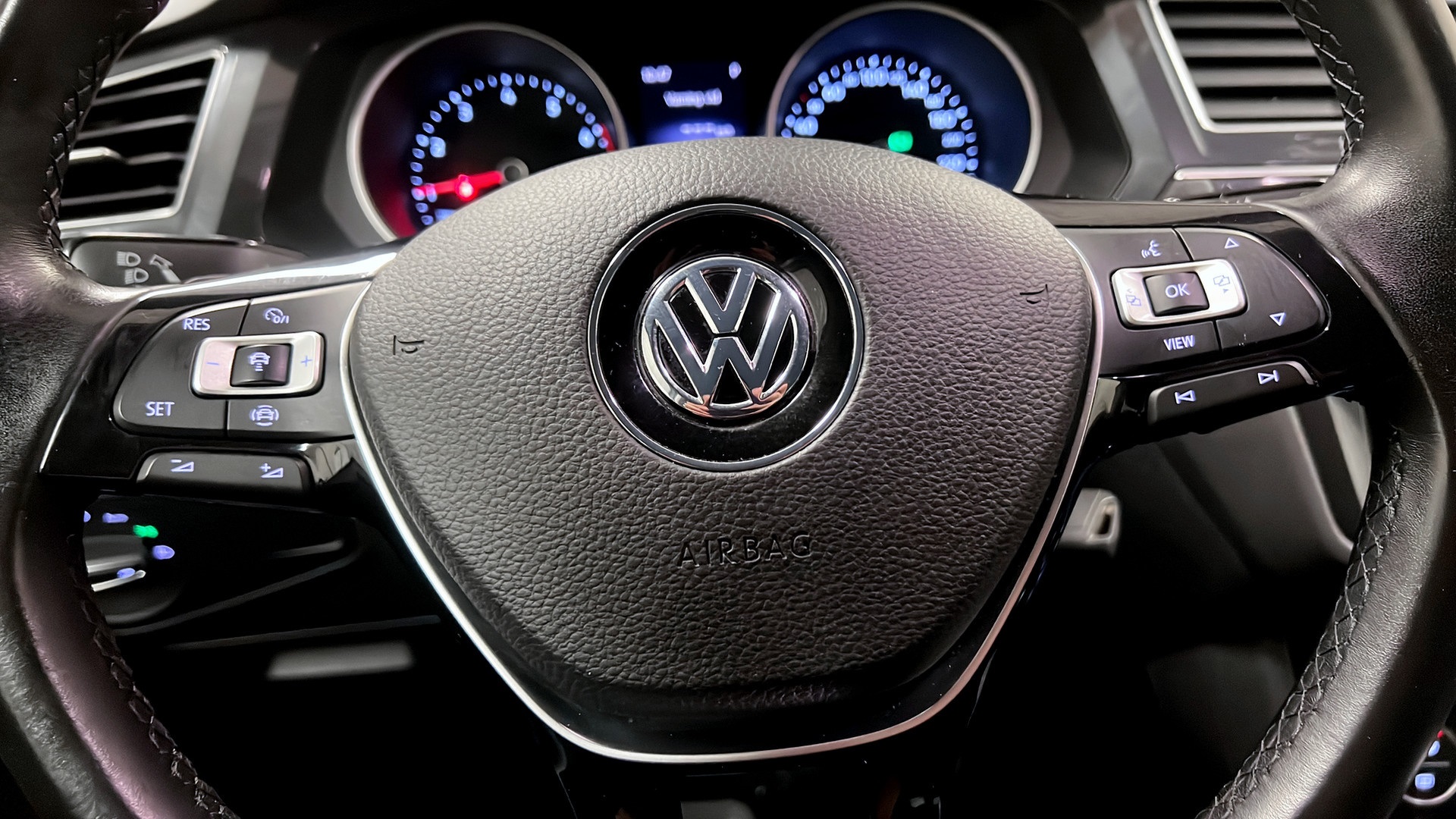 Volkswagen Tiguan YCF40Y