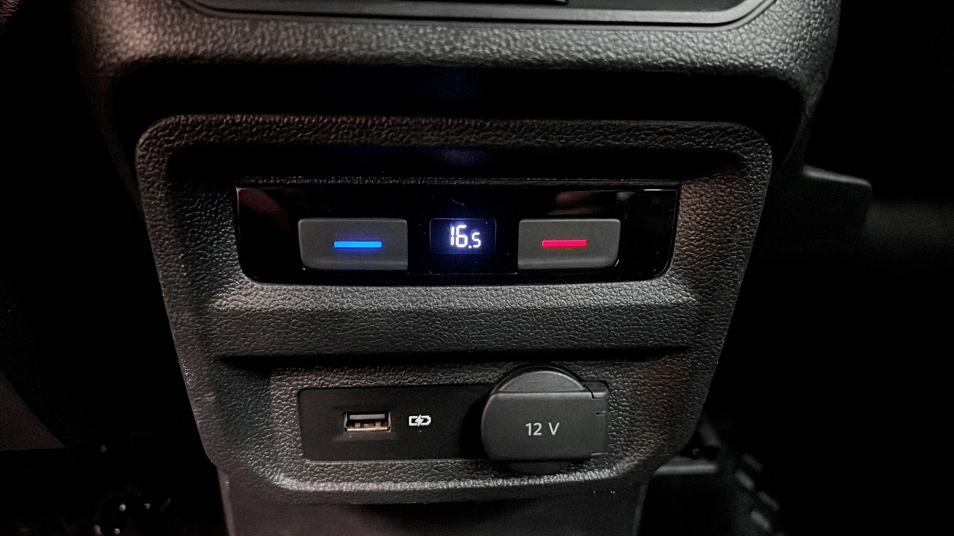 Volkswagen Tiguan YCF40Y