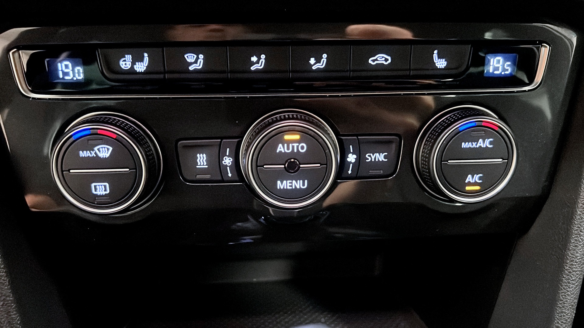 Volkswagen Tiguan YCF40Y