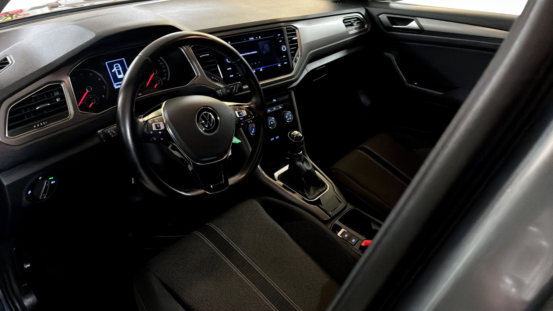 Volkswagen T-Roc YCM19J