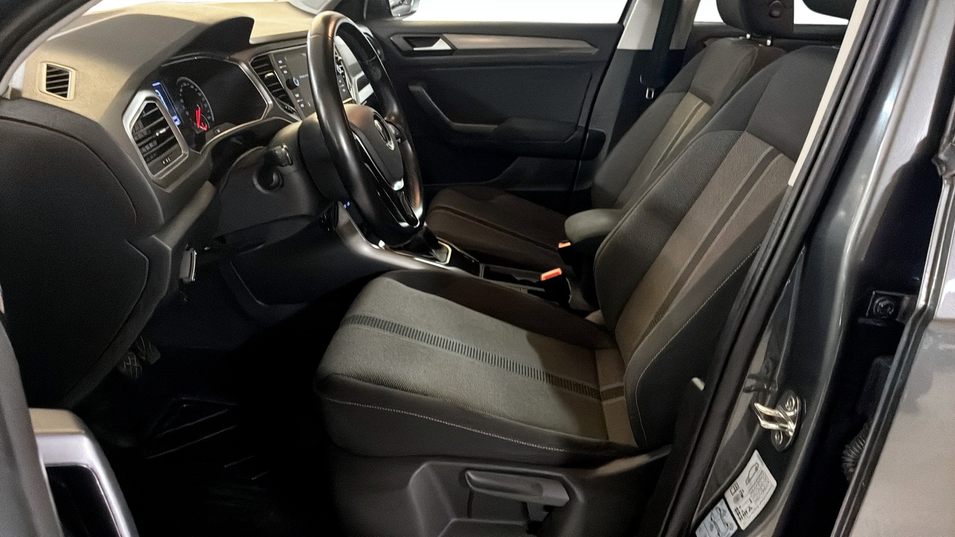 Volkswagen T-Roc YCM19J