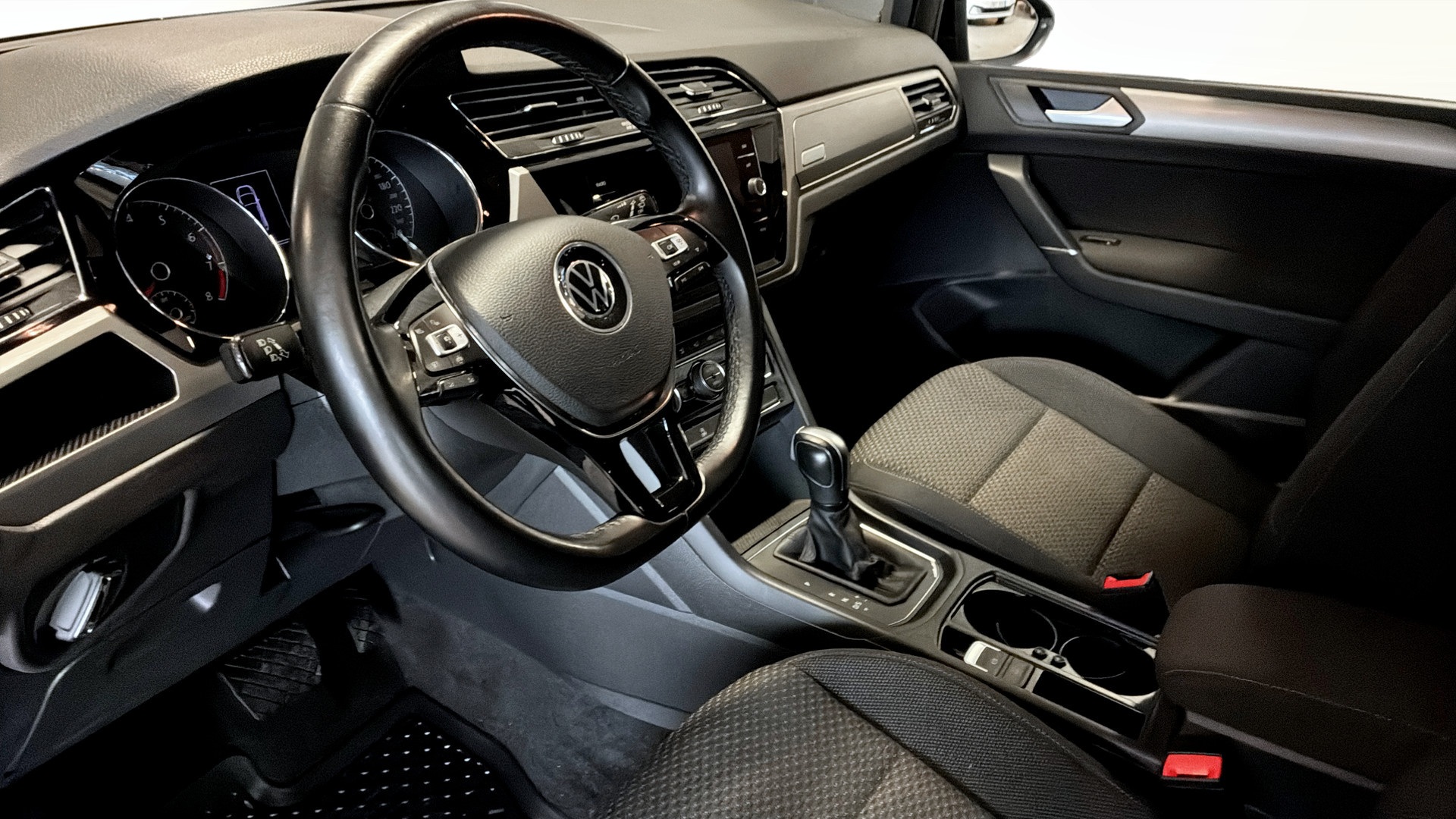 Volkswagen Touran YDF01F
