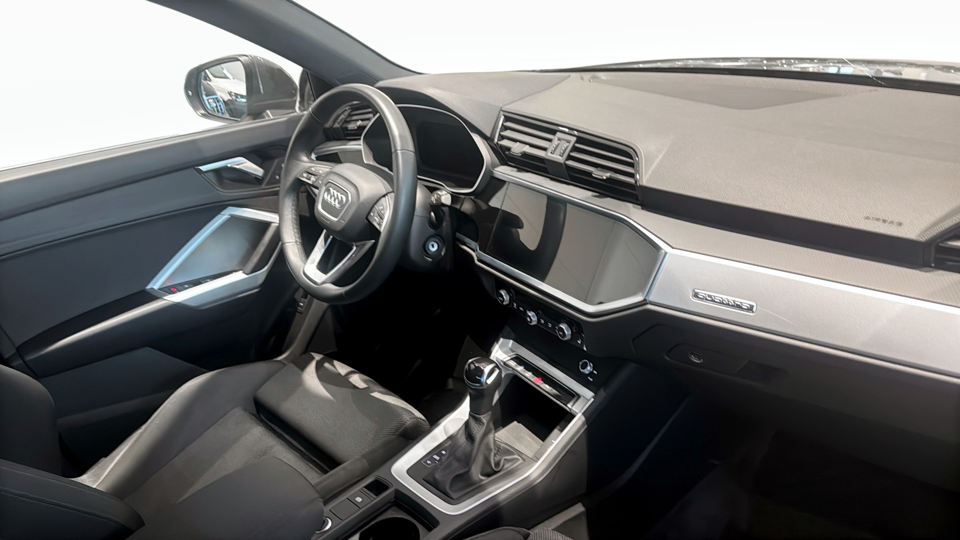 Audi Q3 YDG71P