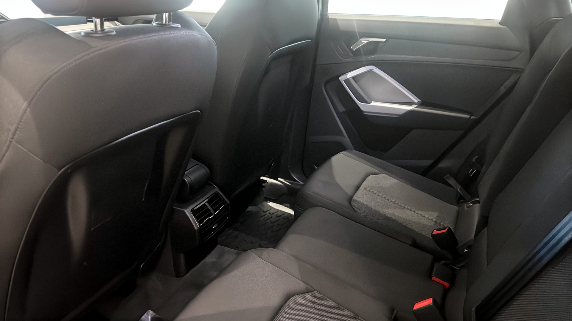 Audi Q3 YDG71P
