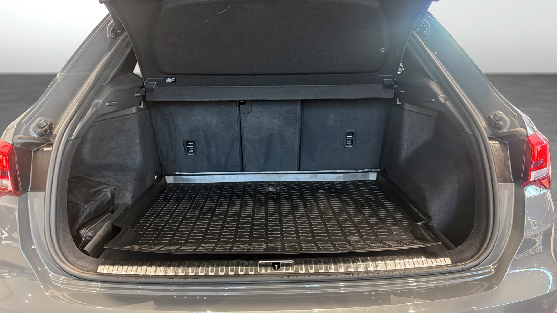 Audi Q3 YDG71P