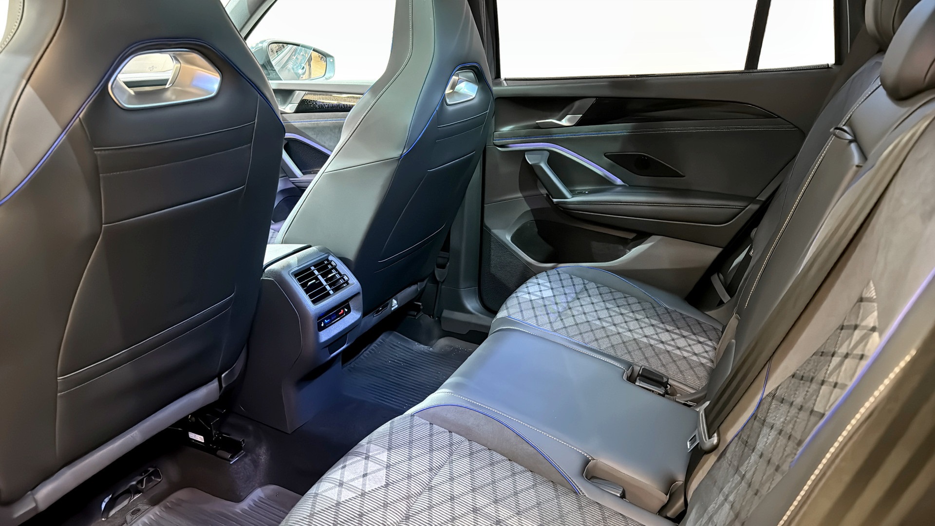 Volkswagen Tayron YDH08D