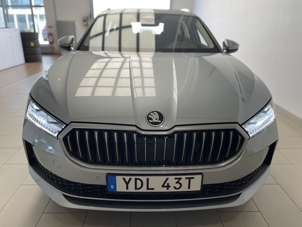 Skoda Superb Combi YDL43T