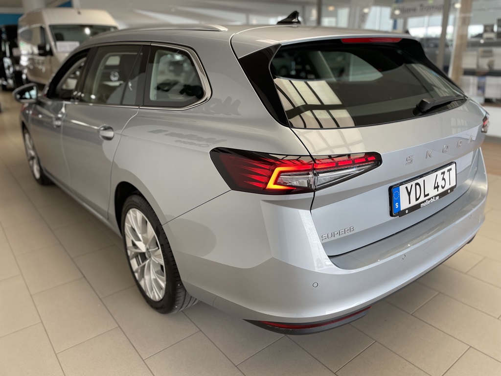 Skoda Superb Combi YDL43T