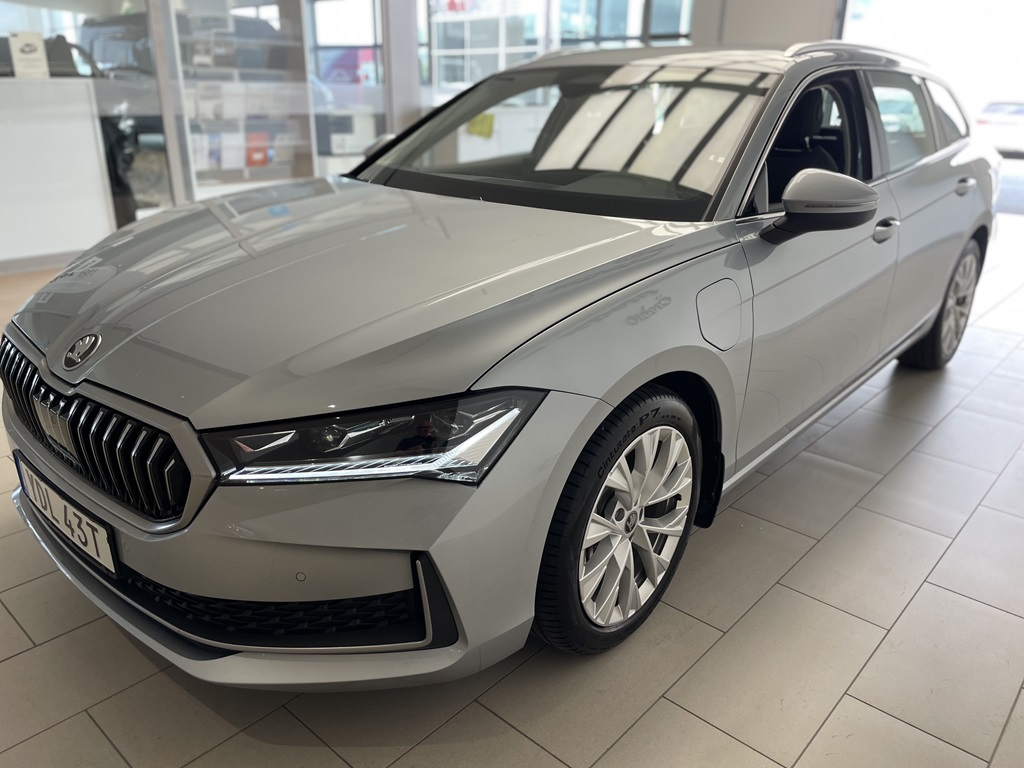 Skoda Superb Combi YDL43T
