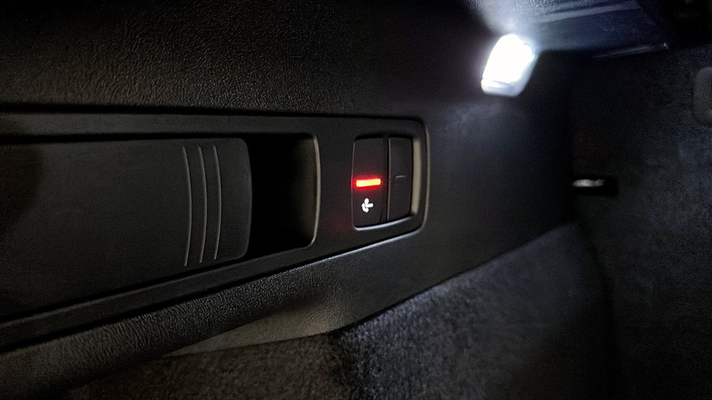 Audi Q6 e-tron YDL44E
