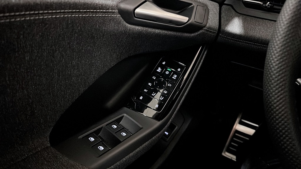 Audi Q6 e-tron YDL44E