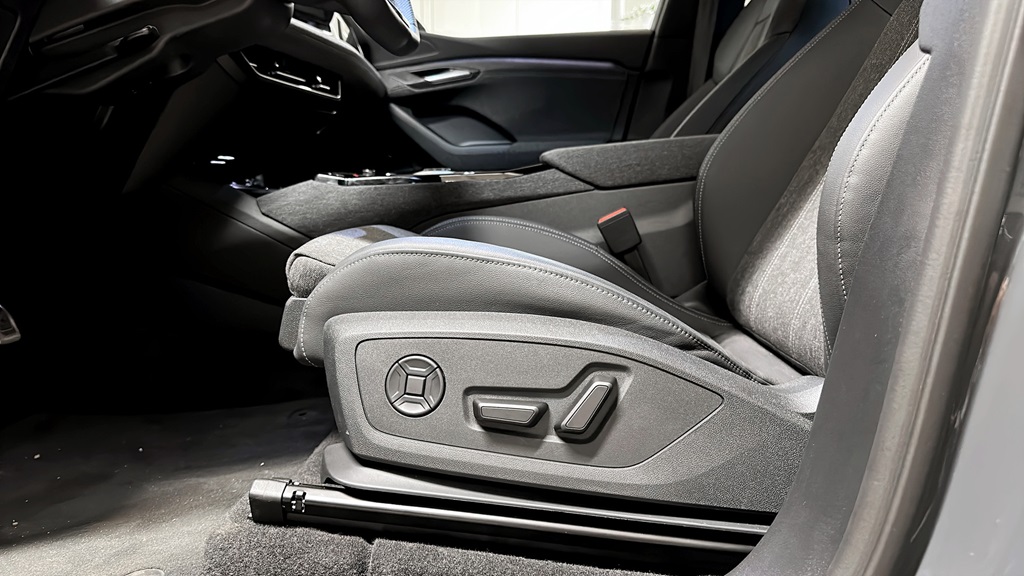 Audi Q6 e-tron YDL44E