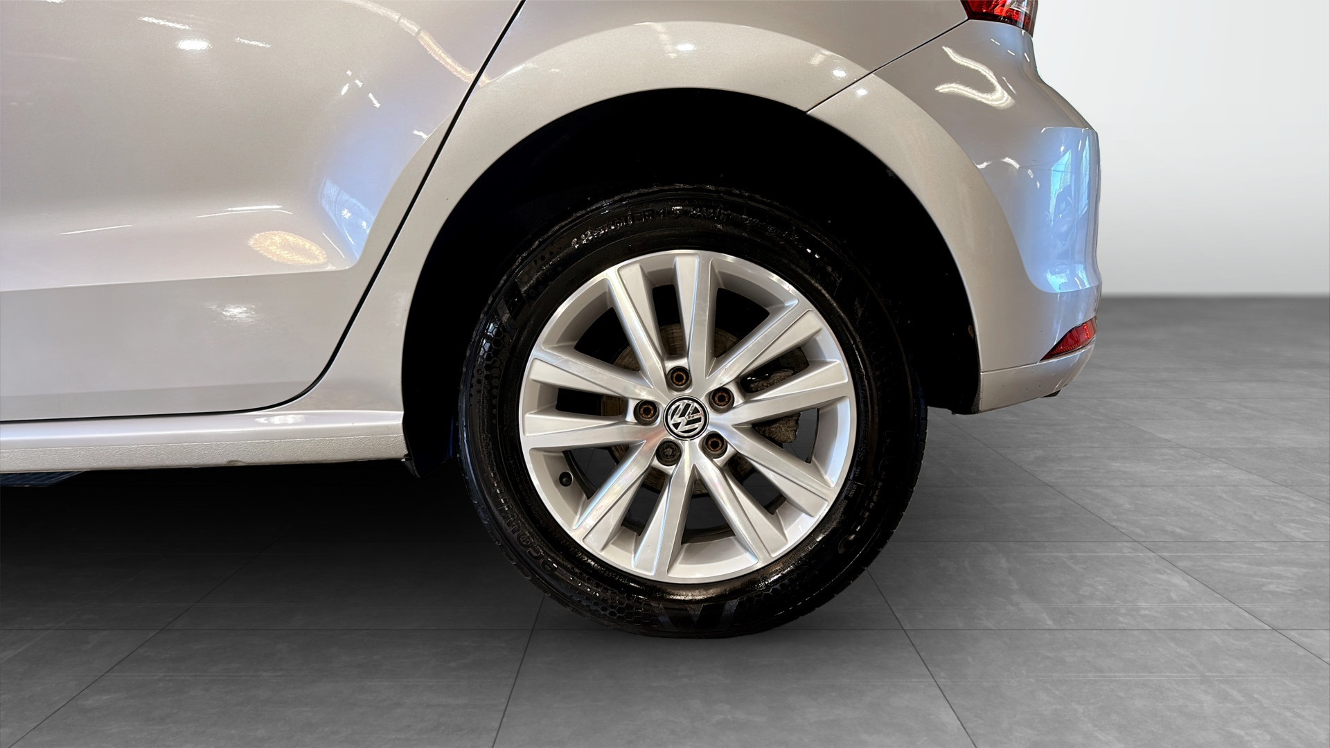 Volkswagen Polo YDM415