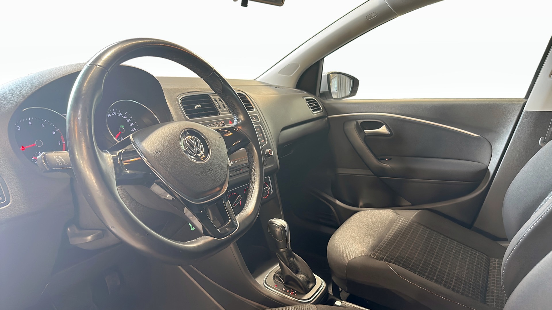 Volkswagen Polo YDM415