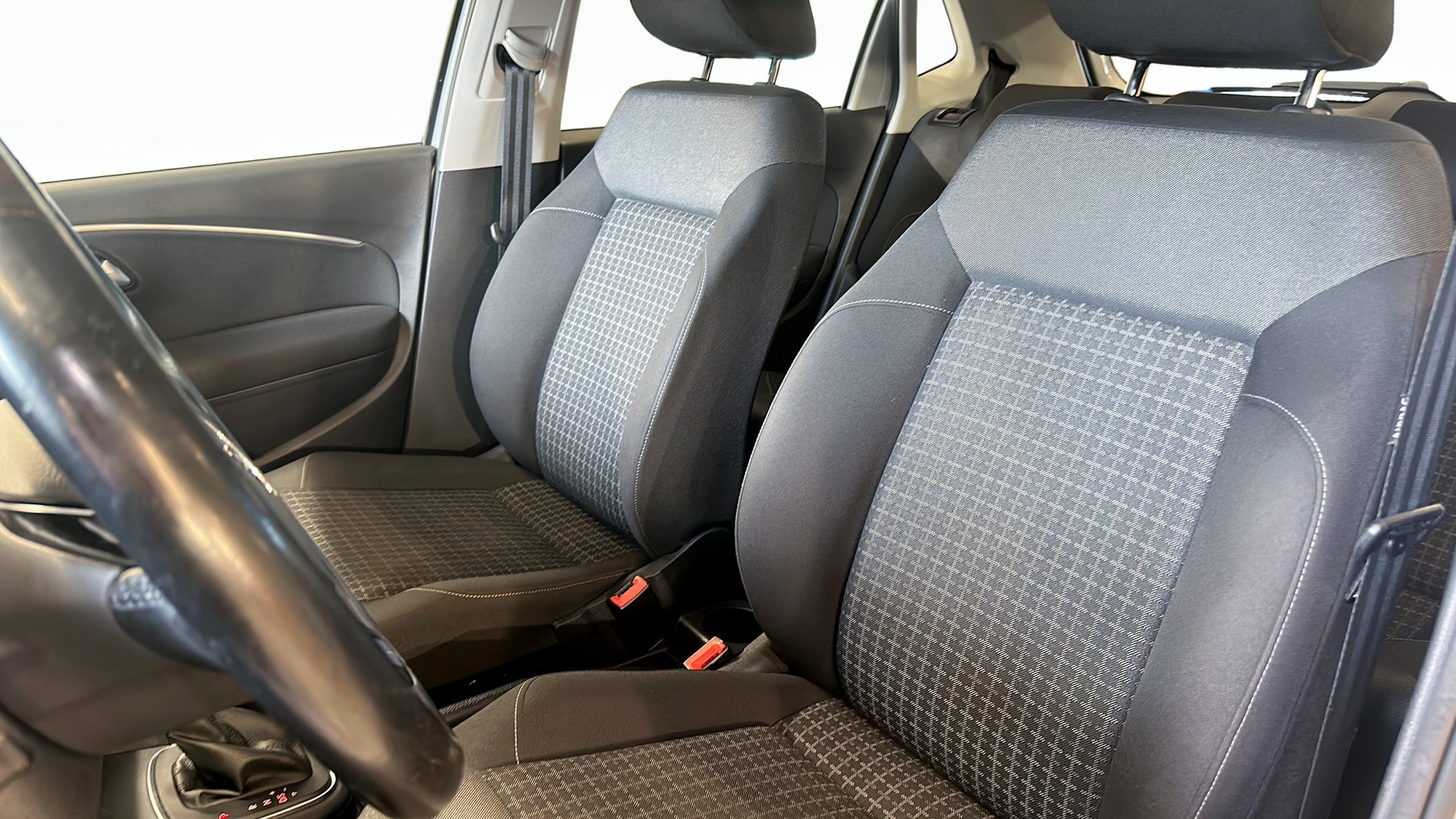 Volkswagen Polo YDM415