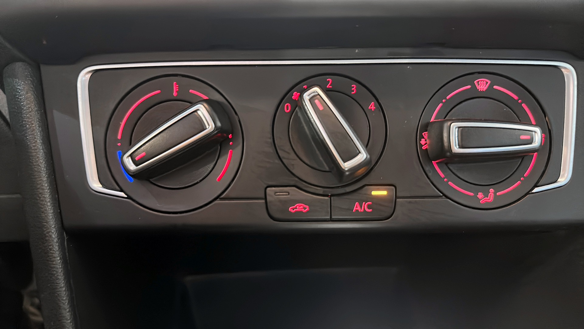 Volkswagen Polo YDM415