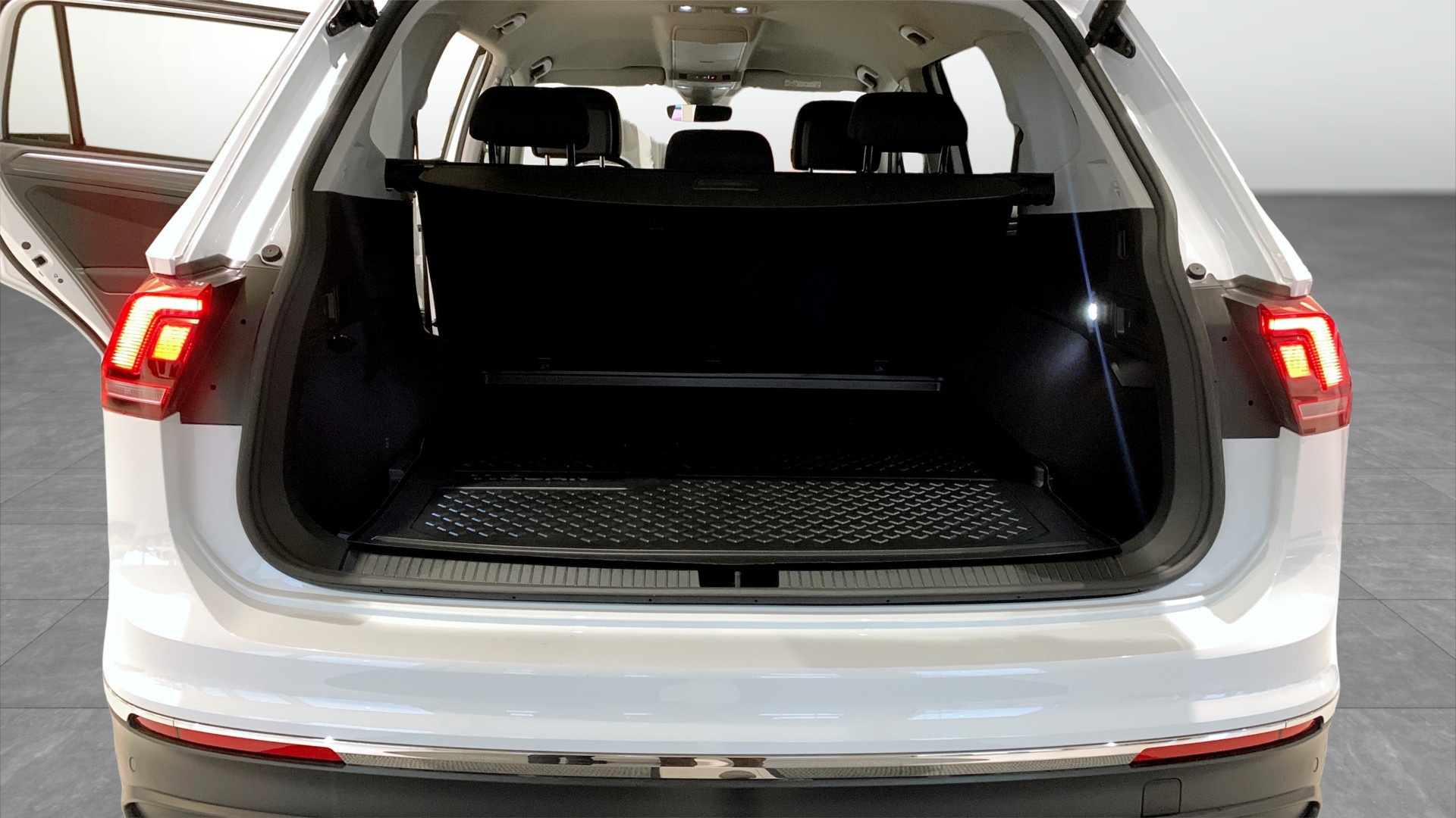 Volkswagen Tiguan Allspace YDM42U