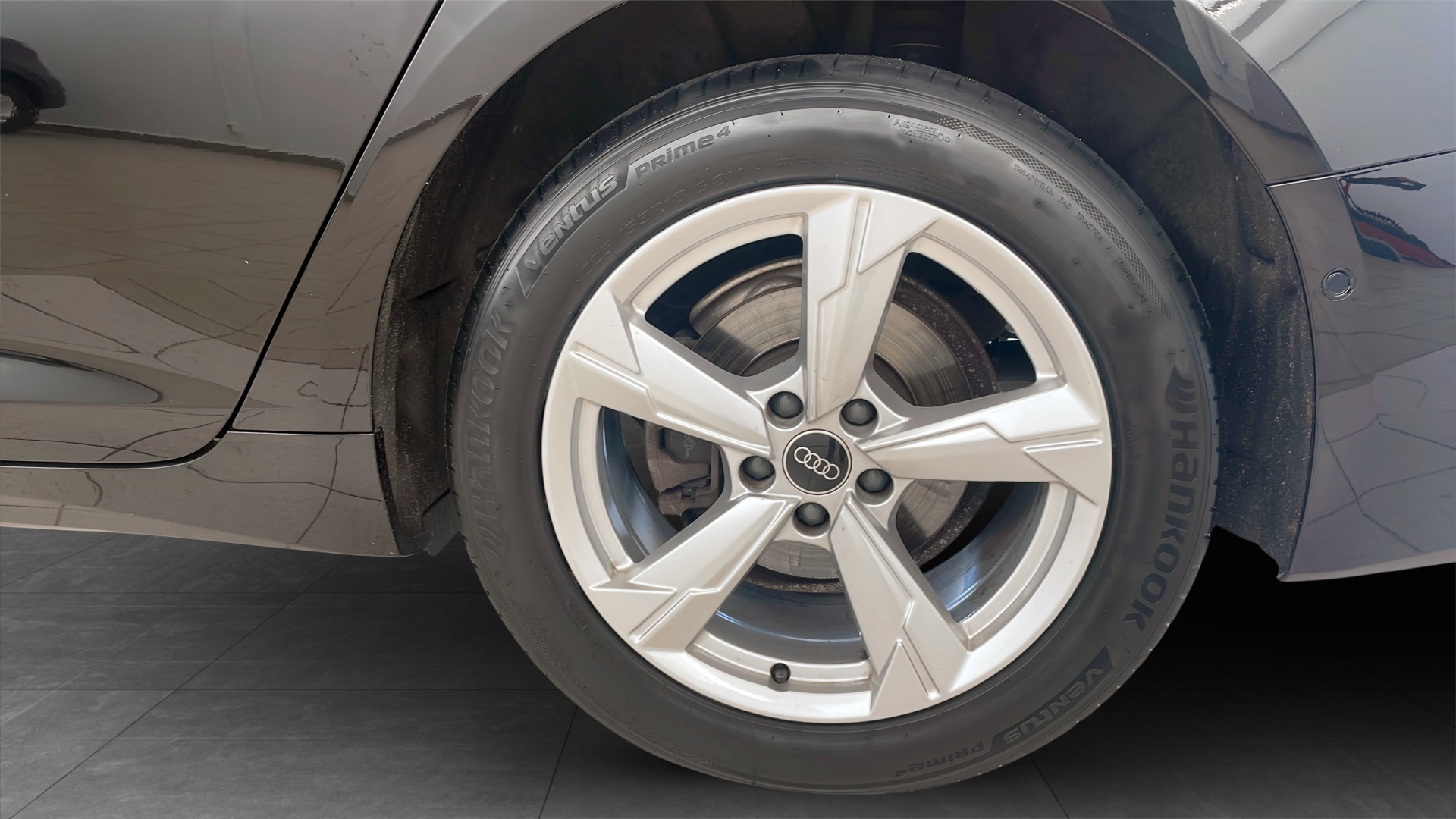Audi A6 Avant YDY59U