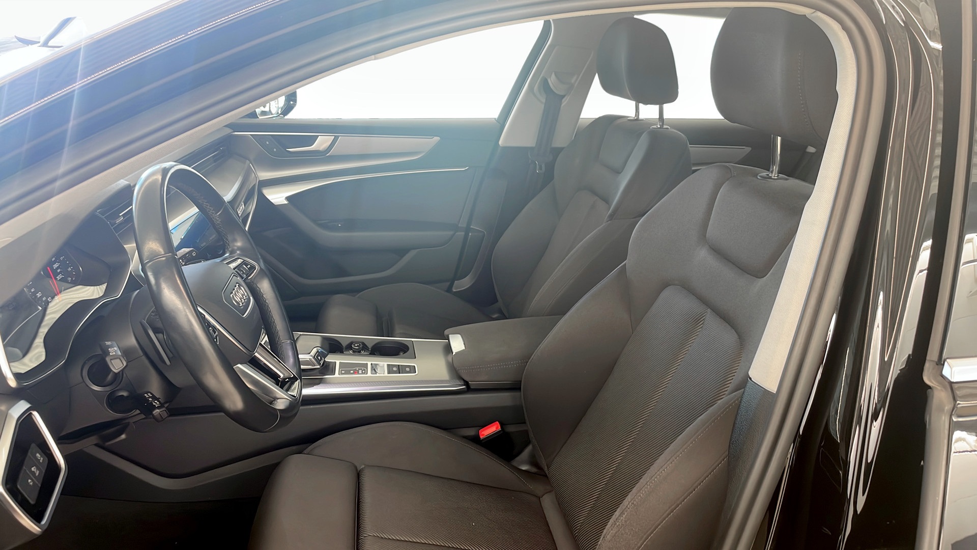 Audi A6 Avant YDY59U