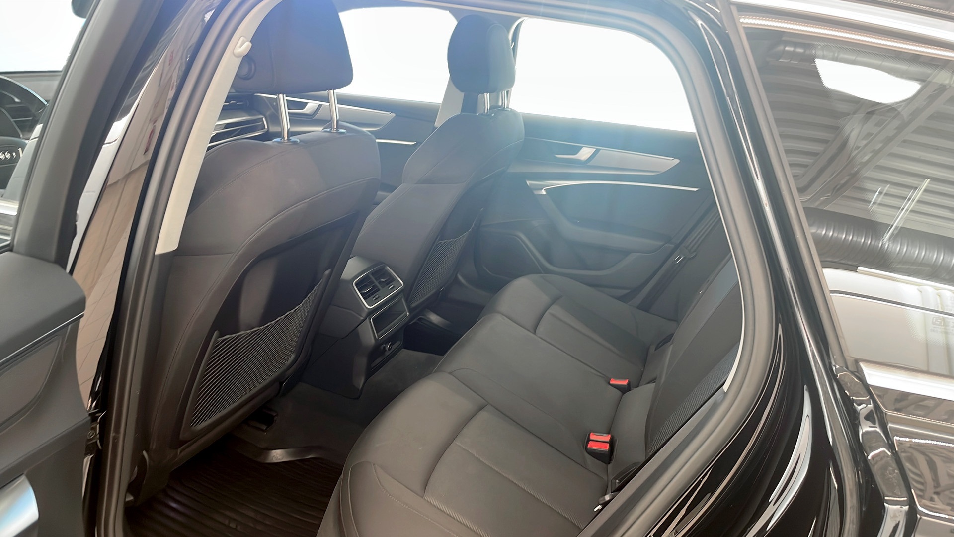 Audi A6 Avant YDY59U