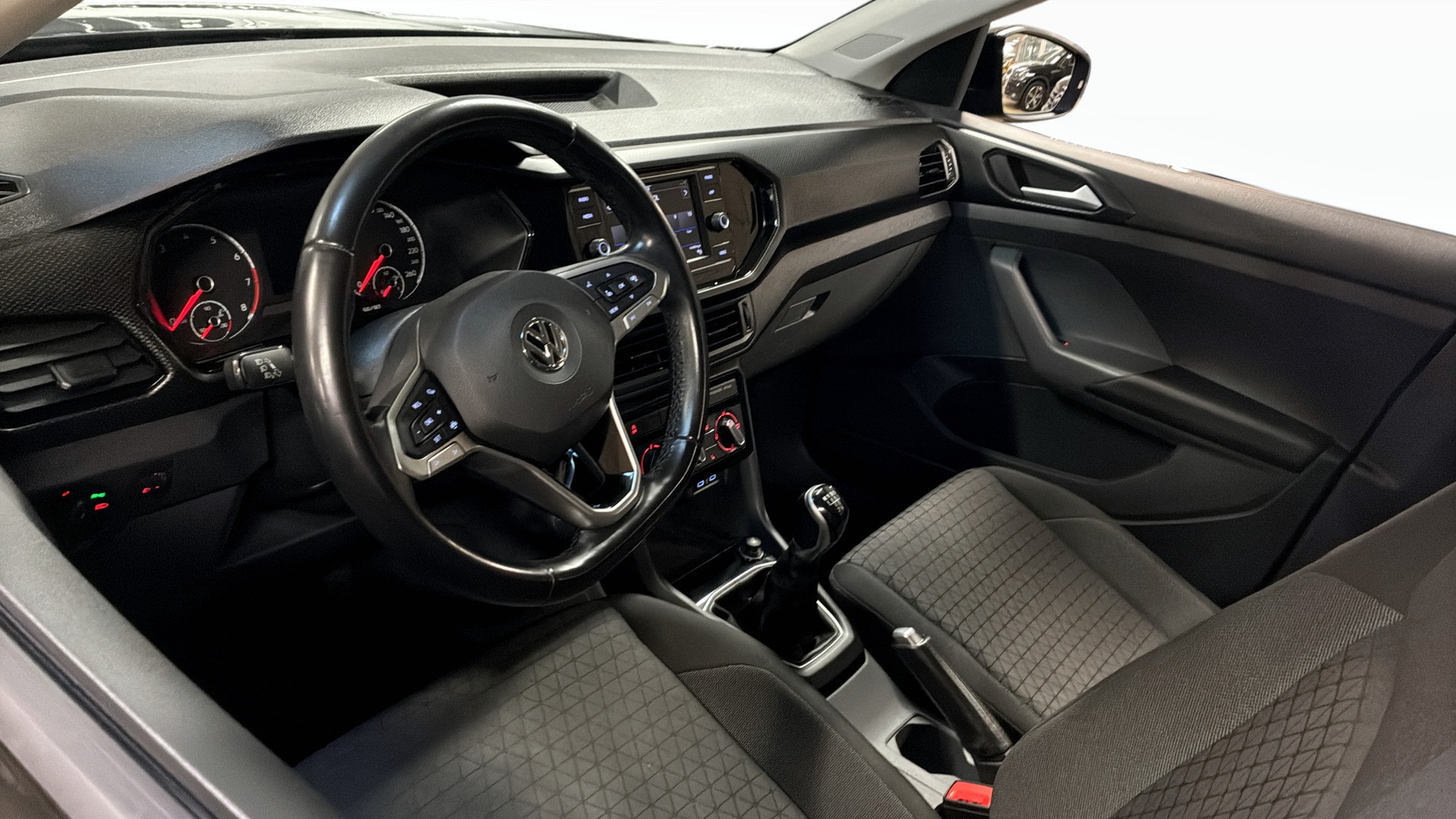 Volkswagen T-Cross YEF01J
