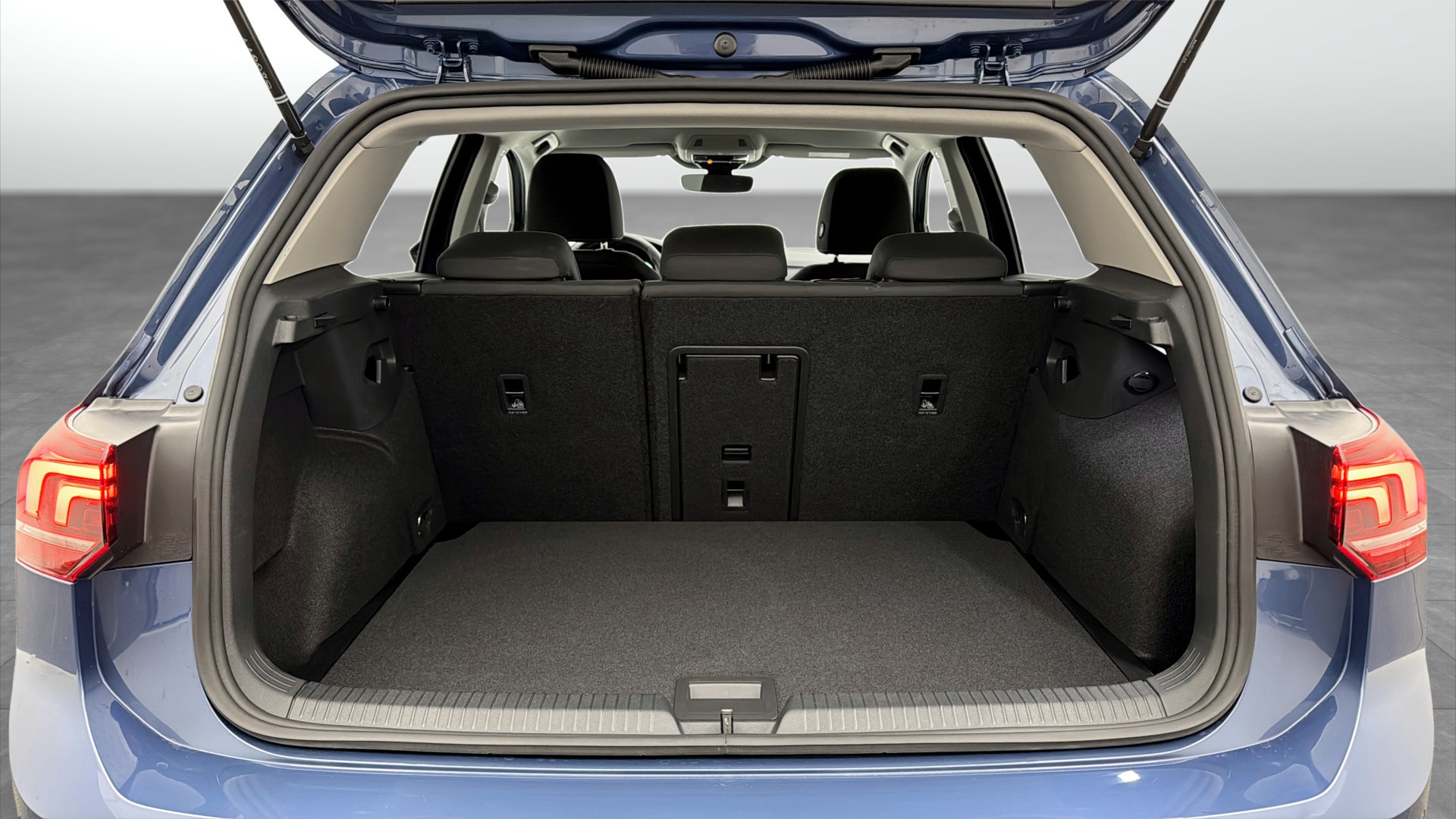 Volkswagen Golf YEJ44E