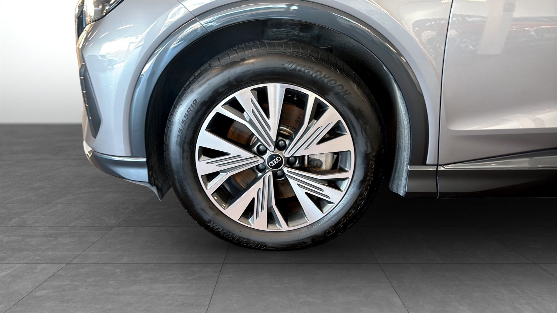 Audi Q4 e-tron YEM06K