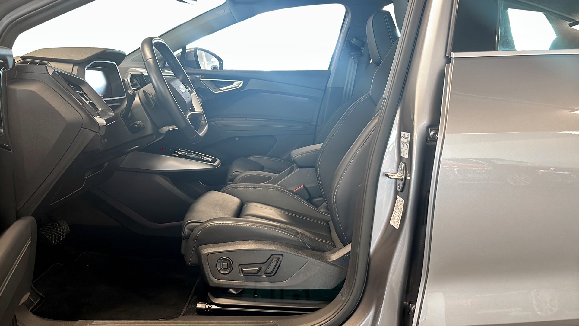 Audi Q4 e-tron YEM06K