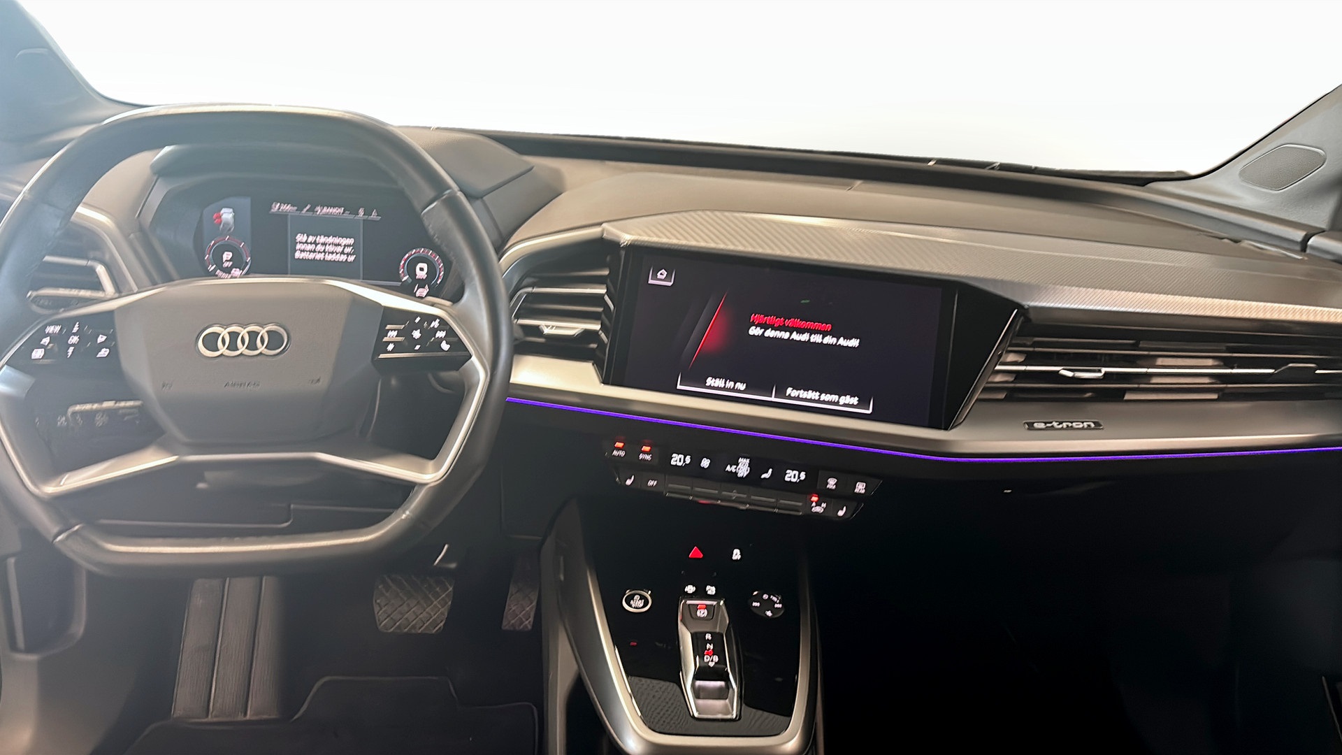 Audi Q4 e-tron YEM06K