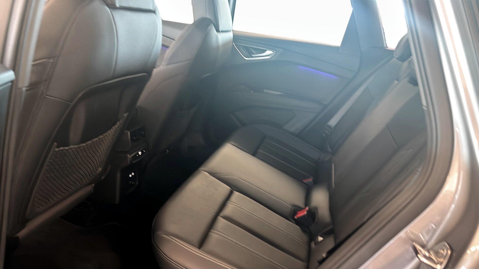 Audi Q4 e-tron YEM06K