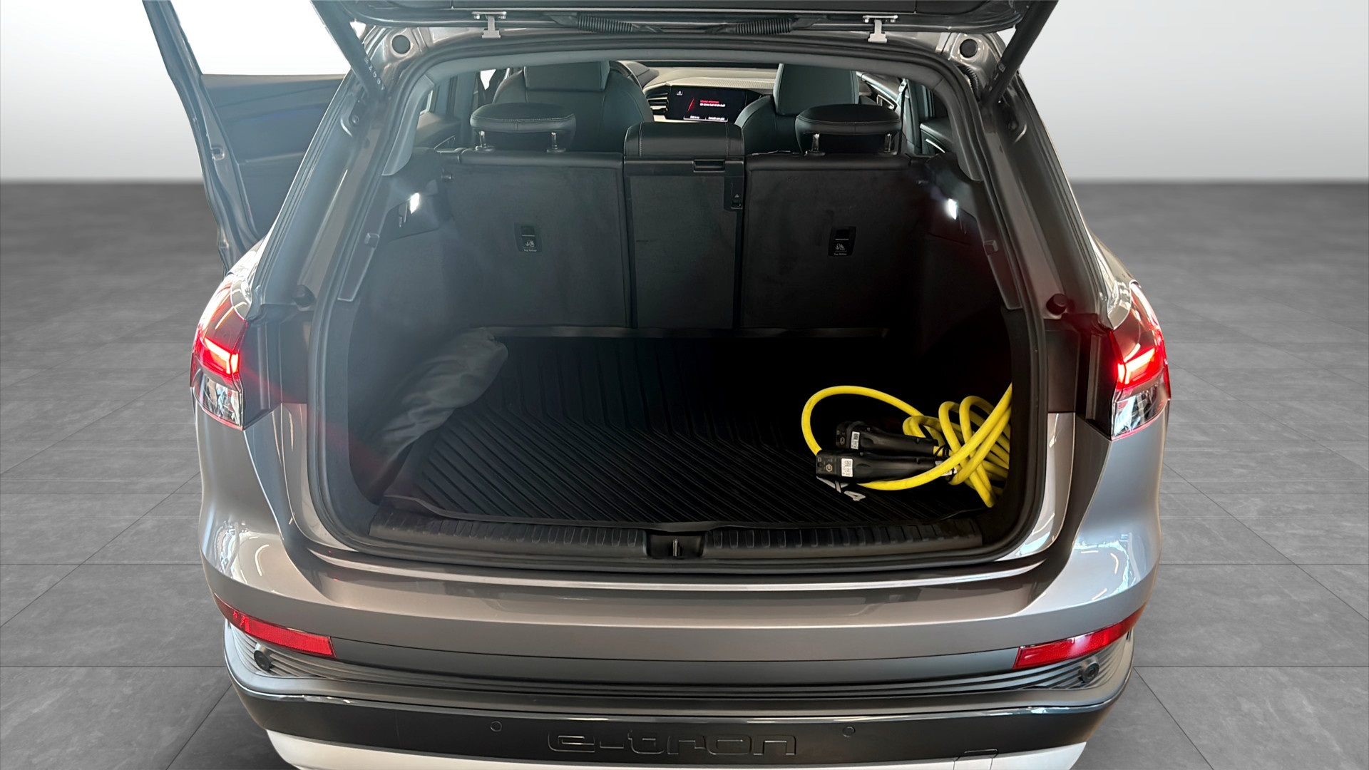 Audi Q4 e-tron YEM06K