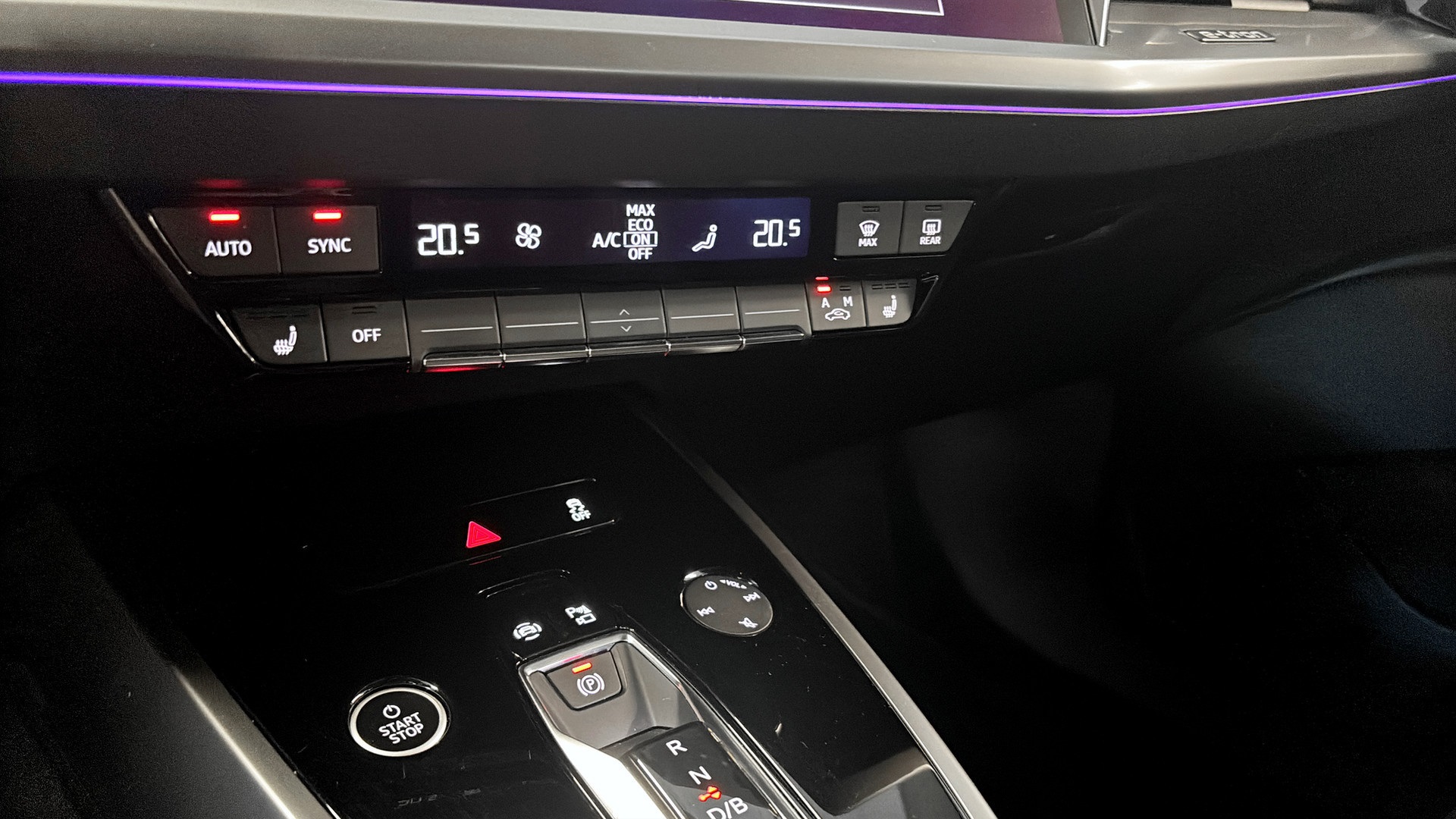 Audi Q4 e-tron YEM06K