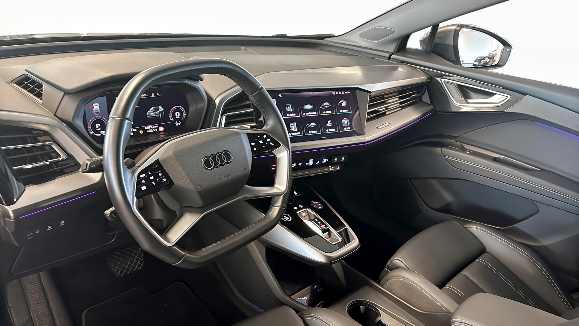 Audi Q4 e-tron YEM06K