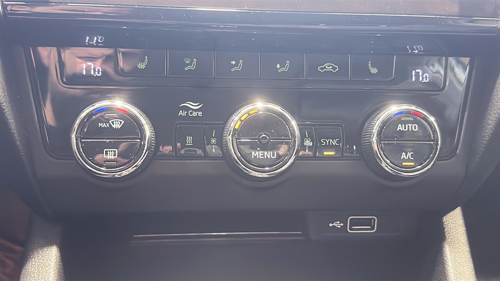 Skoda Octavia Combi YES722