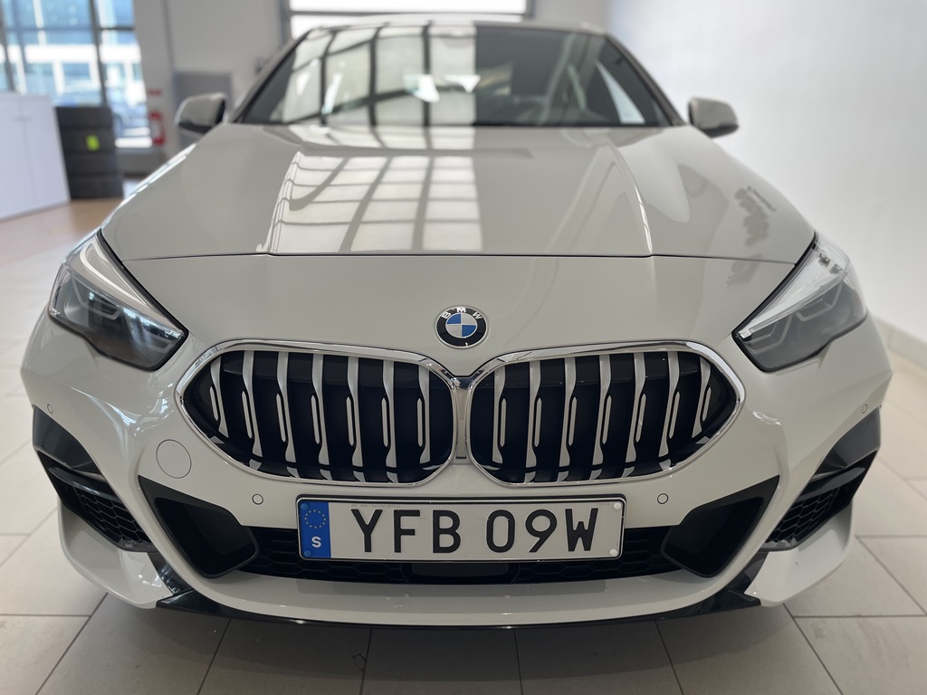 BMW 218 YFB09W