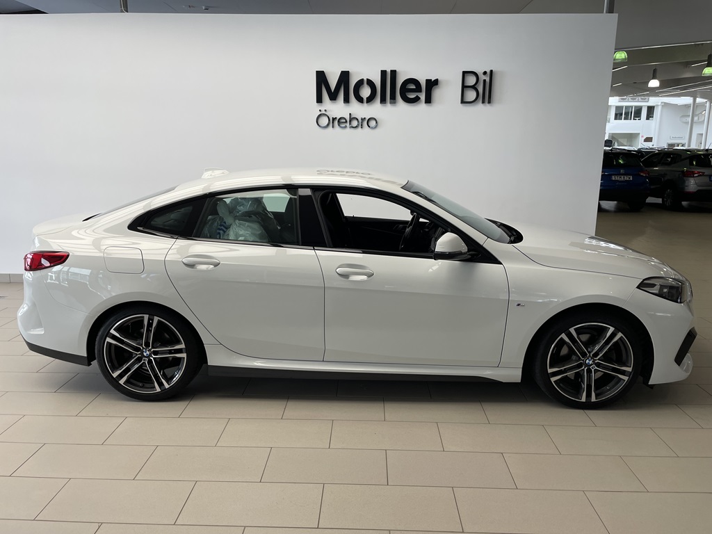 BMW 218 YFB09W