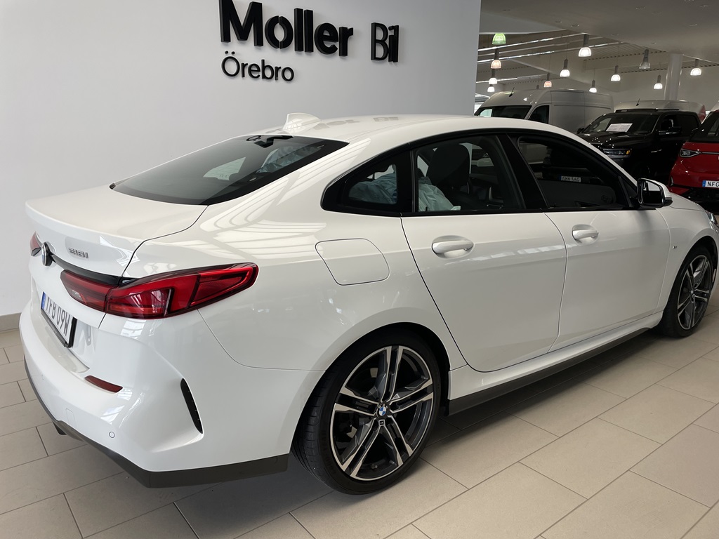 BMW 218 YFB09W