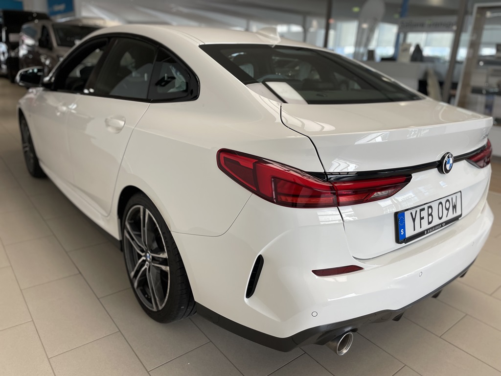BMW 218 YFB09W