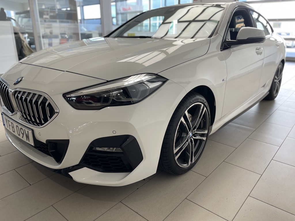BMW 218 YFB09W