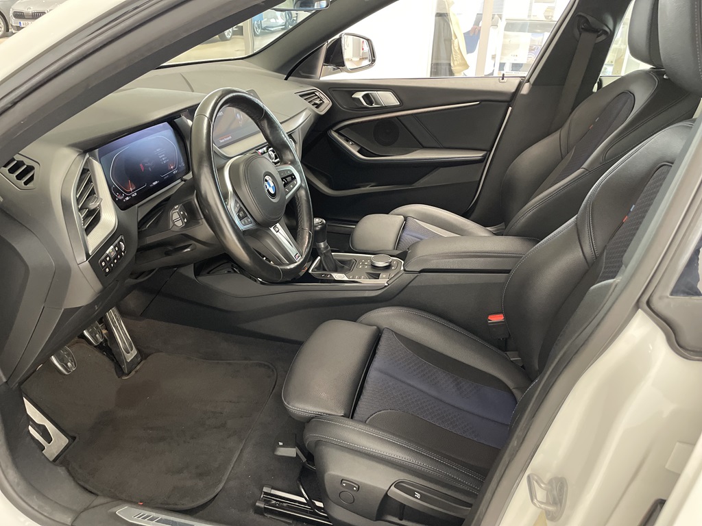 BMW 218 YFB09W