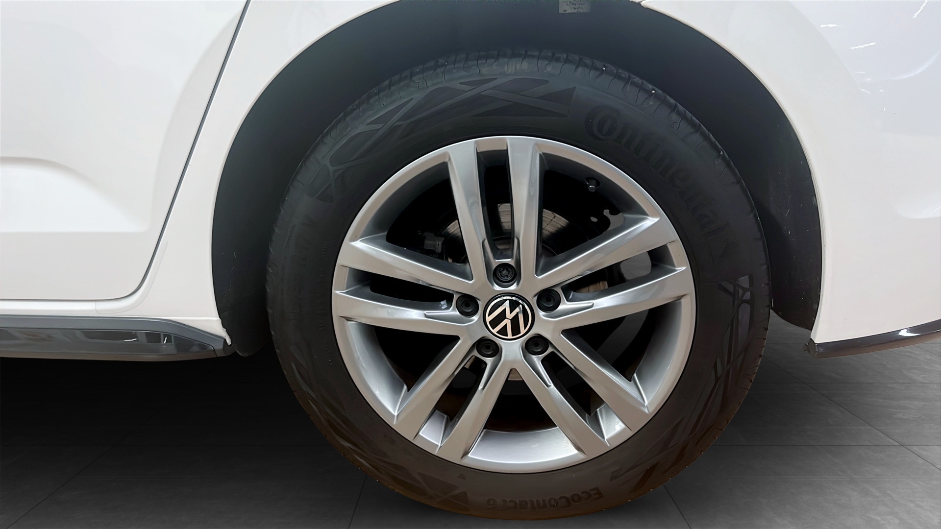 Volkswagen Touran YFD69T