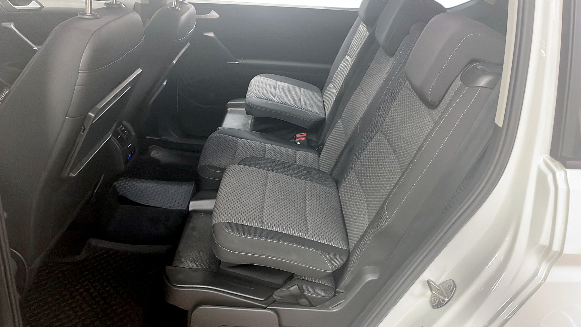 Volkswagen Touran YFD69T