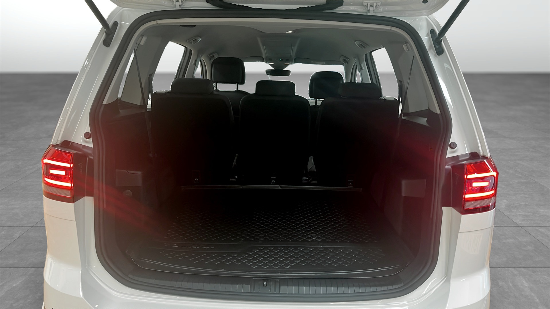 Volkswagen Touran YFD69T