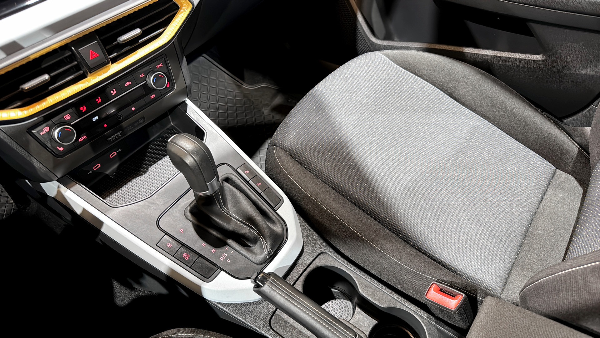SEAT Arona YFJ10S